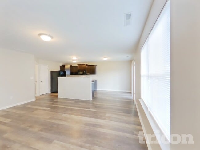 Building Photo - 963 Redwood Dr