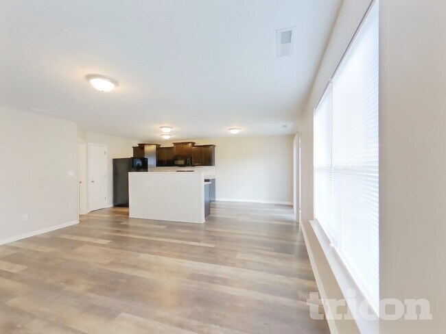 Foto del edificio - 963 Redwood Dr