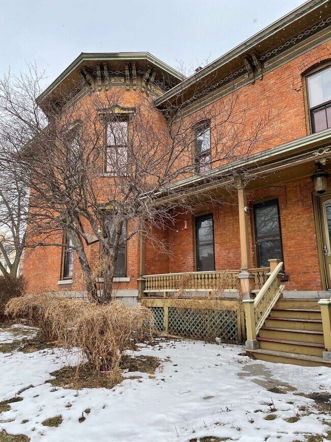 Foto del edificio - 300 Hawley Ave