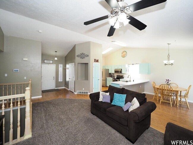 Building Photo - Spacious Rambler w attached 2 car garage!