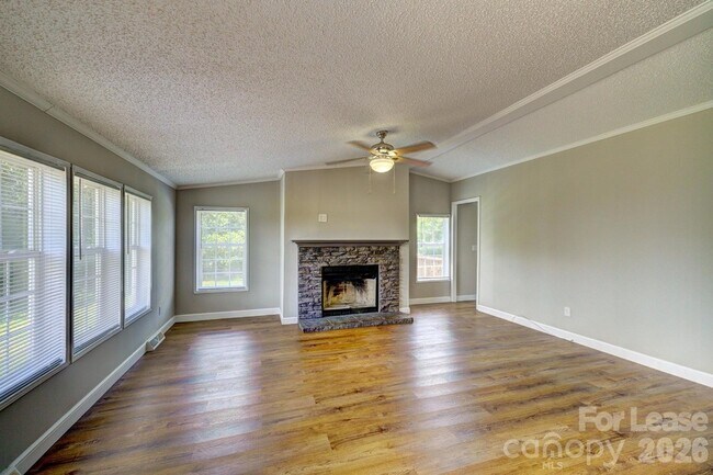 Foto del edificio - 3421 Sorrells Baxter Rd