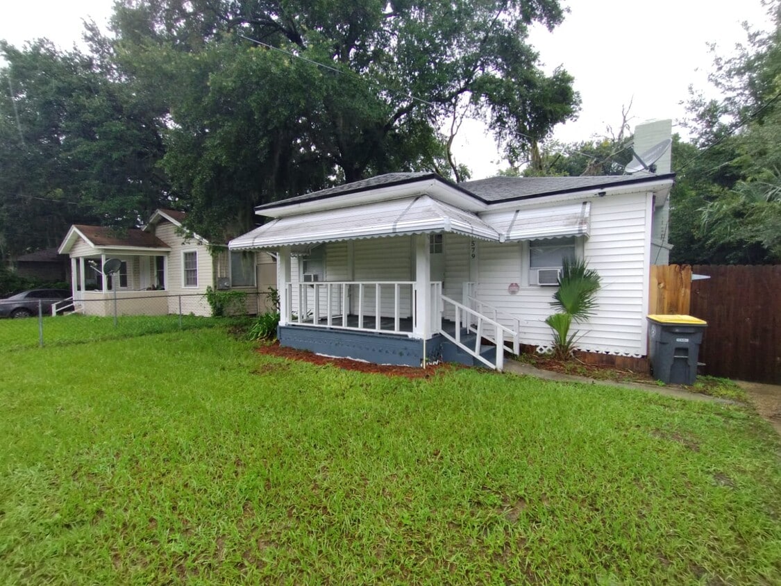 Primary Photo - 579 Chestnut Dr