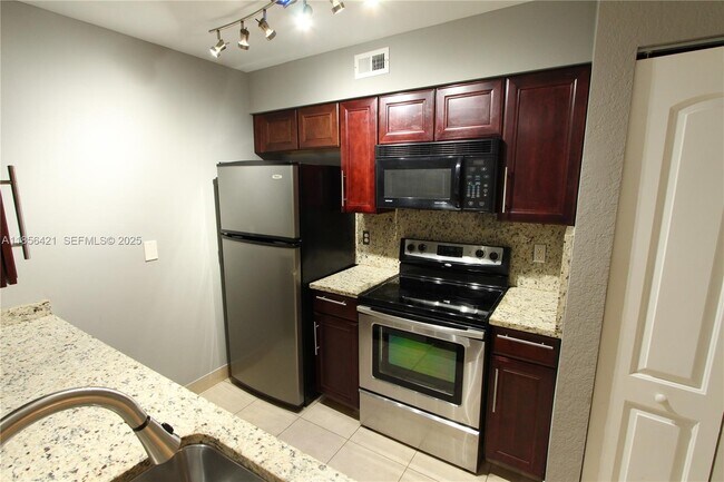 Foto del edificio - 2850 N Oakland Forest Dr