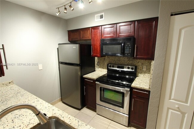 Building Photo - 2850 N Oakland Forest Dr