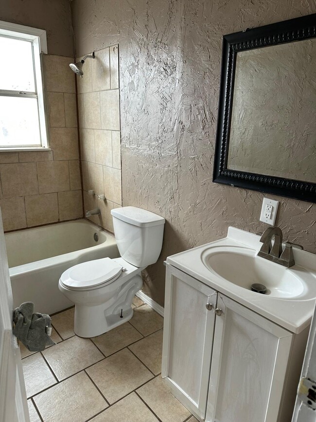 Building Photo - 203 N Kentucky St