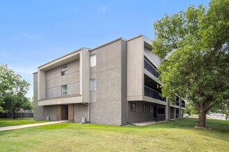 Building Photo - Avant