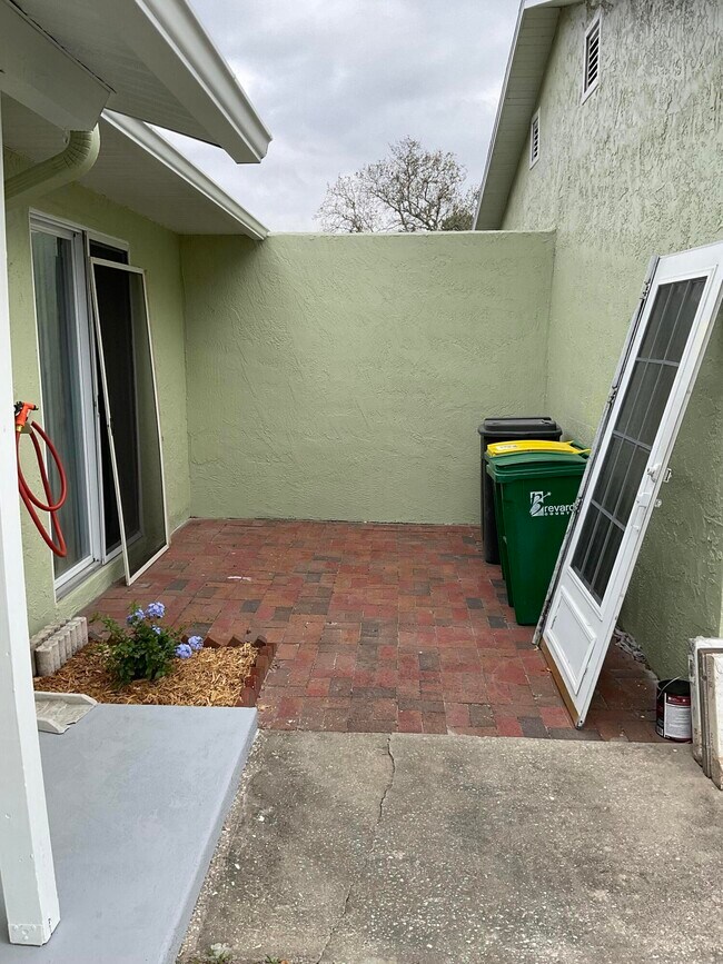 Building Photo - 3083 Sea Gate Cir