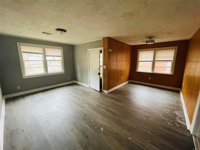 Building Photo - 2000 Cherry St