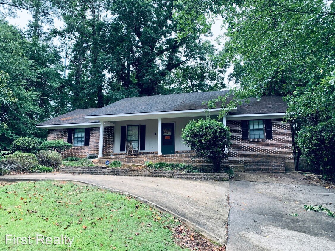 Primary Photo - 3 br, 2 bath House - 760 E. Samford Ave.
