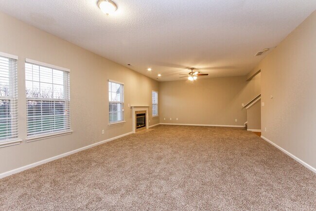 Foto del edificio - 5666 High Timber Ln