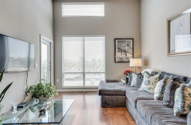 Foto del edificio - 4411 Bowser Ave
