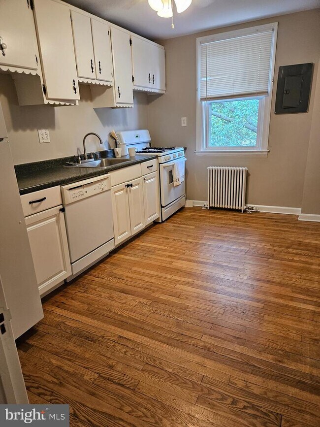 Foto del edificio - 1027 Elm Ridge Ave