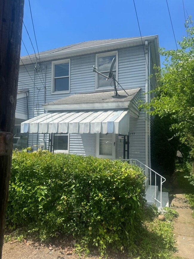 Building Photo - 549 Farnsworth Ave