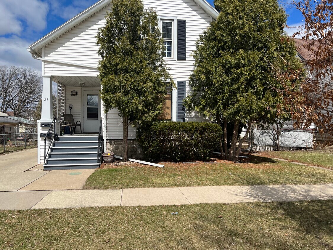 87 8th St Unit Upper, Fond Du Lac, WI 54935 87 8th St Fond Du Lac, WI