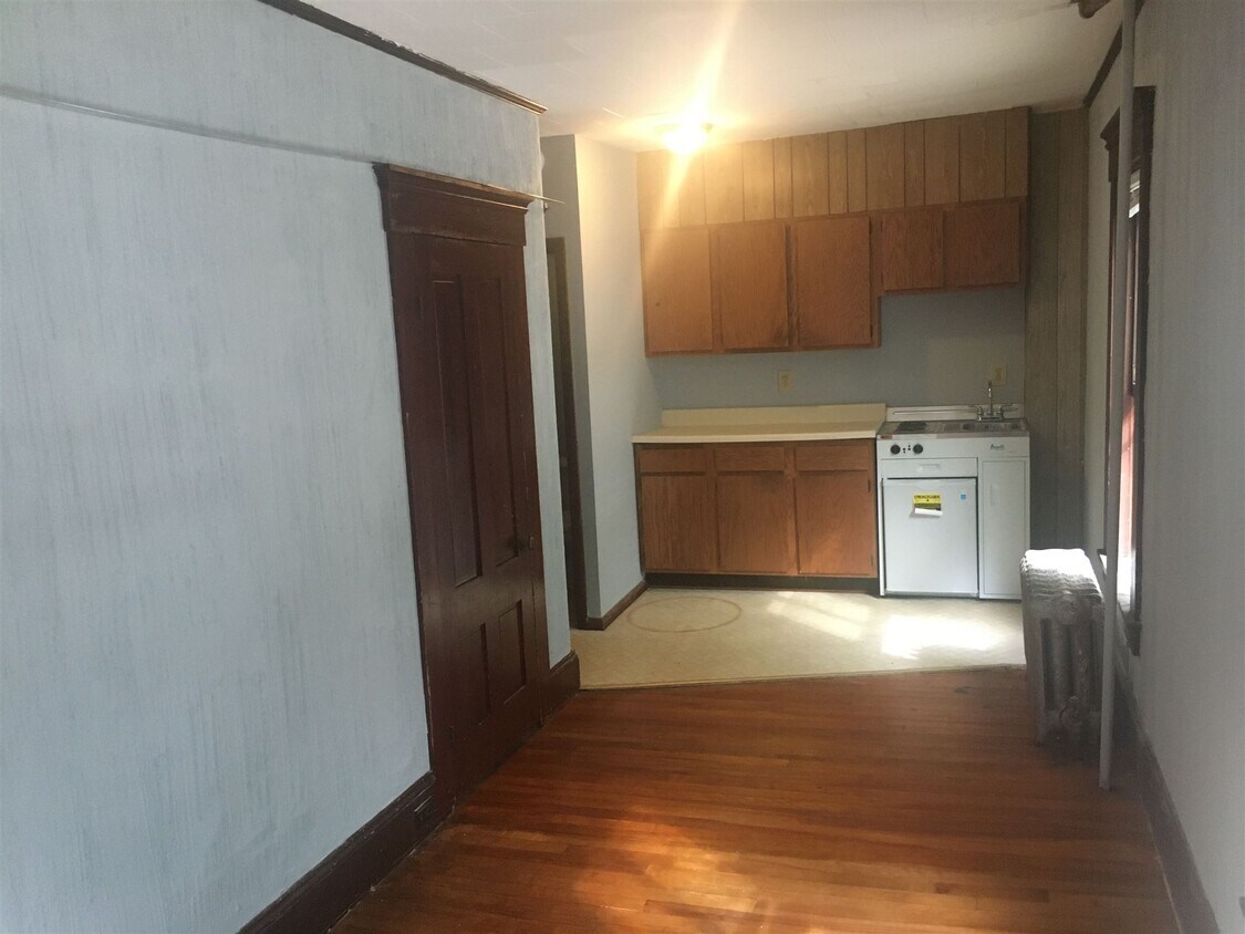 Primary Photo - 260 Lake St