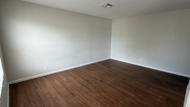 Foto del edificio - 3574 Montante Blvd