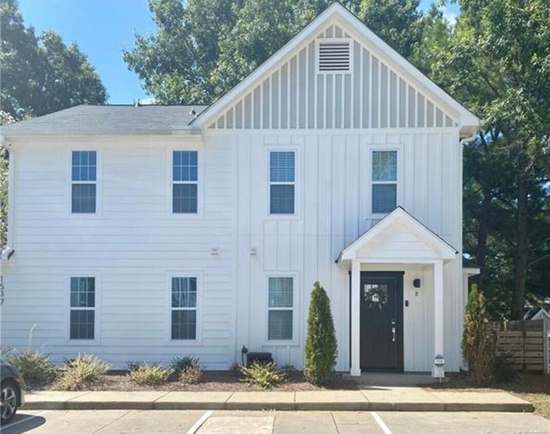 Primary Photo - 1537 Briar Creek Rd