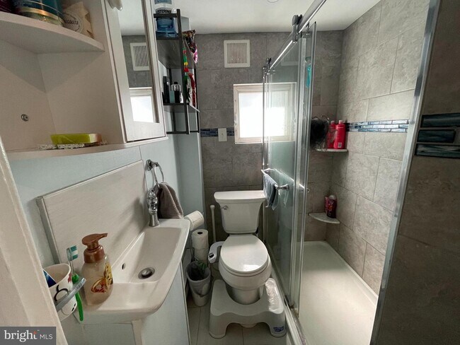 Foto del edificio - 417 Rector St