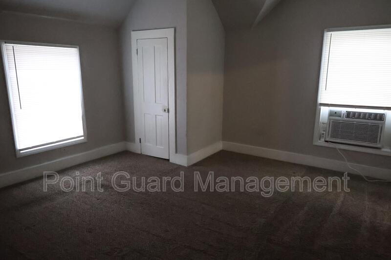 Foto principal - 1453 N Topeka Ave