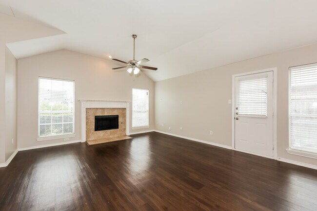 Foto del edificio - 2525 Spring Rain Dr