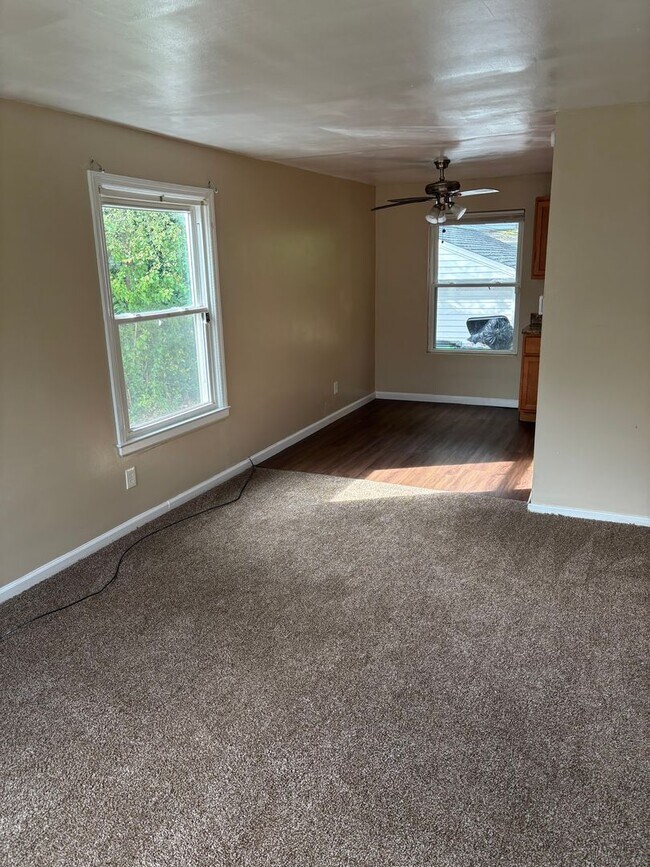 Foto del edificio - Euclid 2 Bedroom