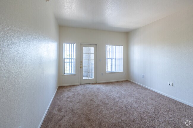 3 habitaciones, 2 baños - 1107 pies cuadrados - Sala de estar - Village Crest