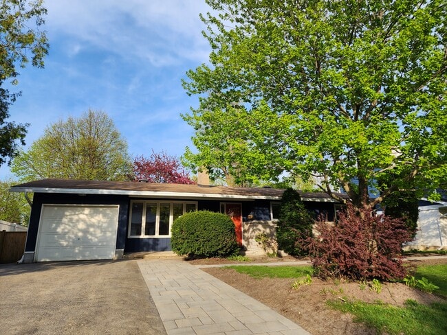 Building Photo - 73 Queensline Dr
