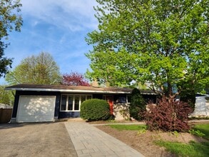 Building Photo - 73 Queensline Dr