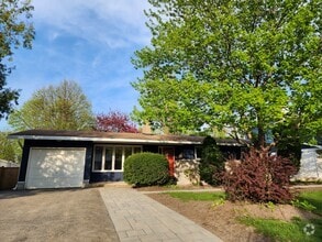 Building Photo - 73 Queensline Dr