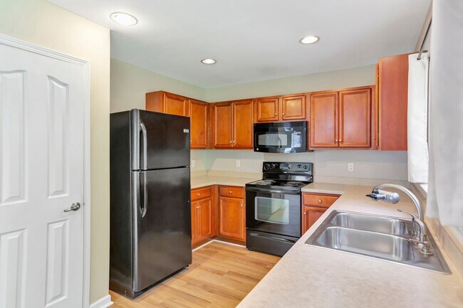 Foto del edificio - A True Summerville Gem in Eagle Run!!