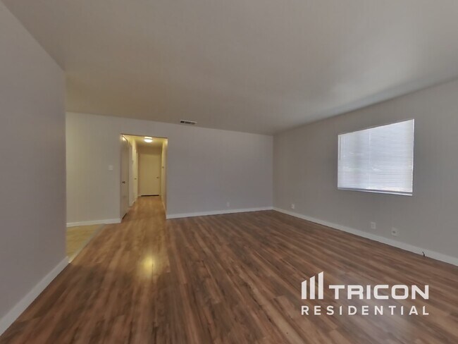 Building Photo - 607 San Marco St