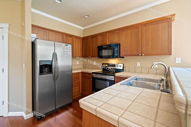 Foto del edificio - Spacious North Portland Home near Columbia Park with fence backyard and pets welcomed