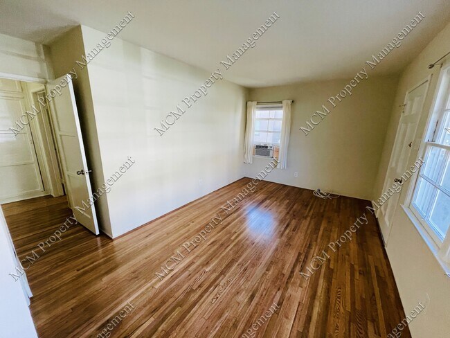 Unidad n.o 1 Sala de estar - 11682 Darlington Ave