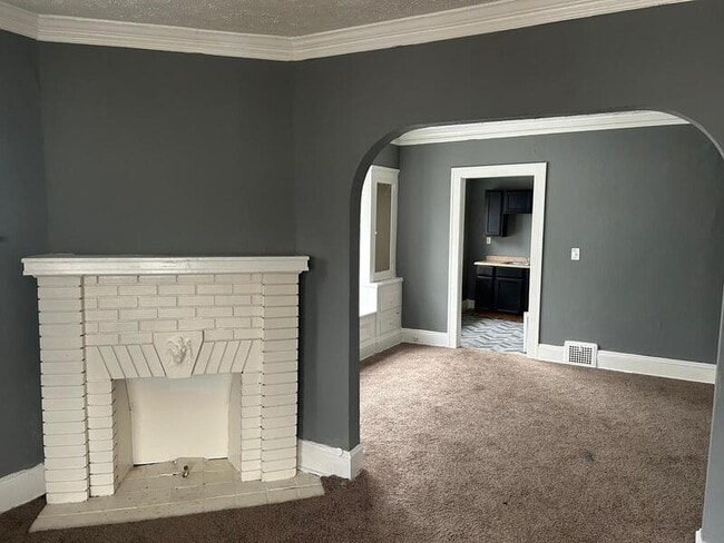 Building Photo - 13818 Durkee Ave