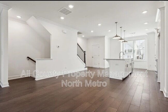 Building Photo - 105 Basil St