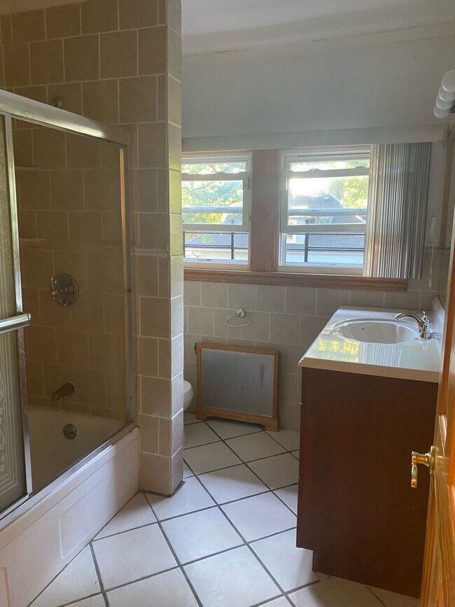 Bathroom - 568 Palmer Rd