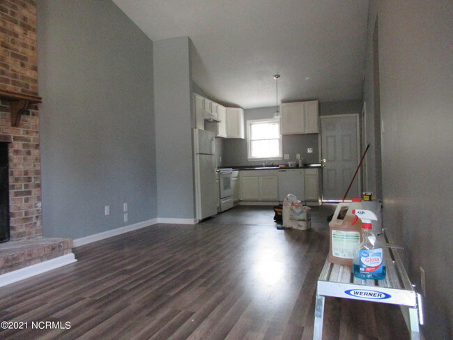 Building Photo - 232 Cedar Creek Dr