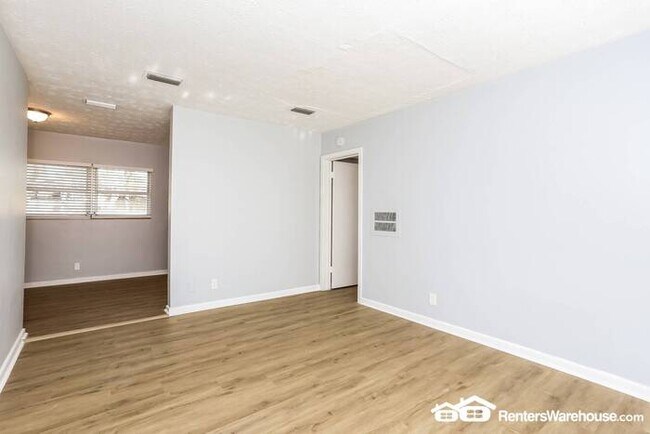 Foto del edificio - Beautiful updated 3 bedroom home - availab...
