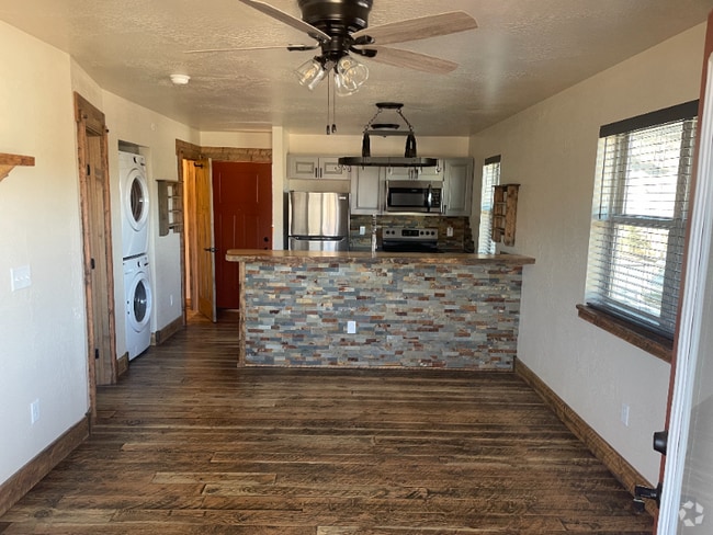 Building Photo - 6240-6243 Three Needles Ln