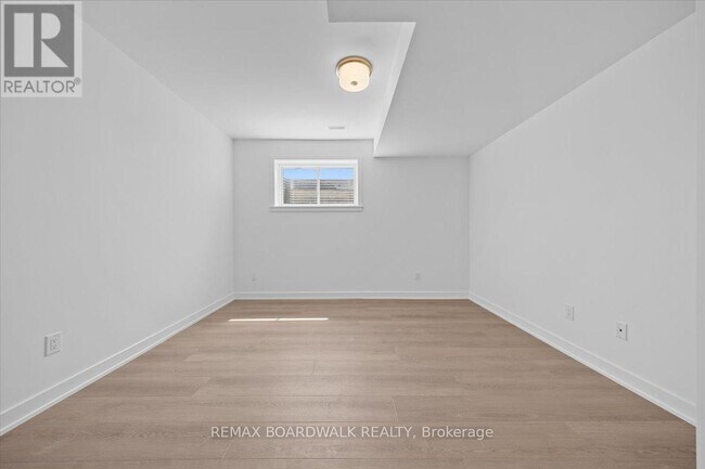 Building Photo - 141 Shelleright St