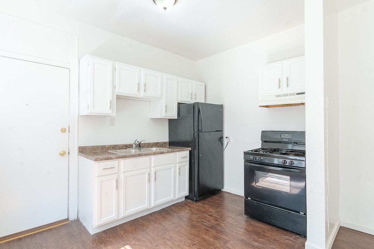 Foto principal - 5248 S Drexel Ave