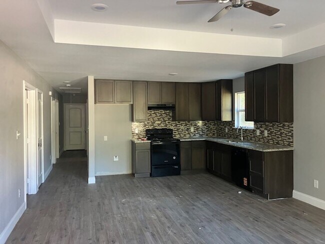 Building Photo - 16570 Moonlight Dr