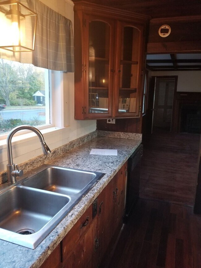 Foto del edificio - 3-4 Bedroom Single Family Home in Townsend