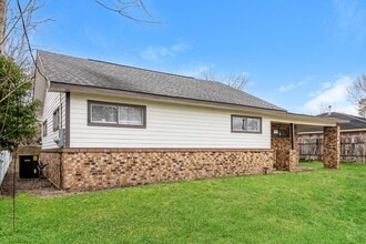 Building Photo - 12715 Zavalla St