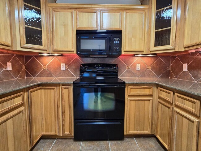 Foto del edificio - RENT REDUCTION & NEW IN MANAGEMENT - AVAIL...