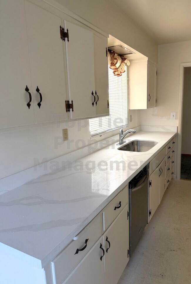Foto del edificio - 2827 San Carlos Dr