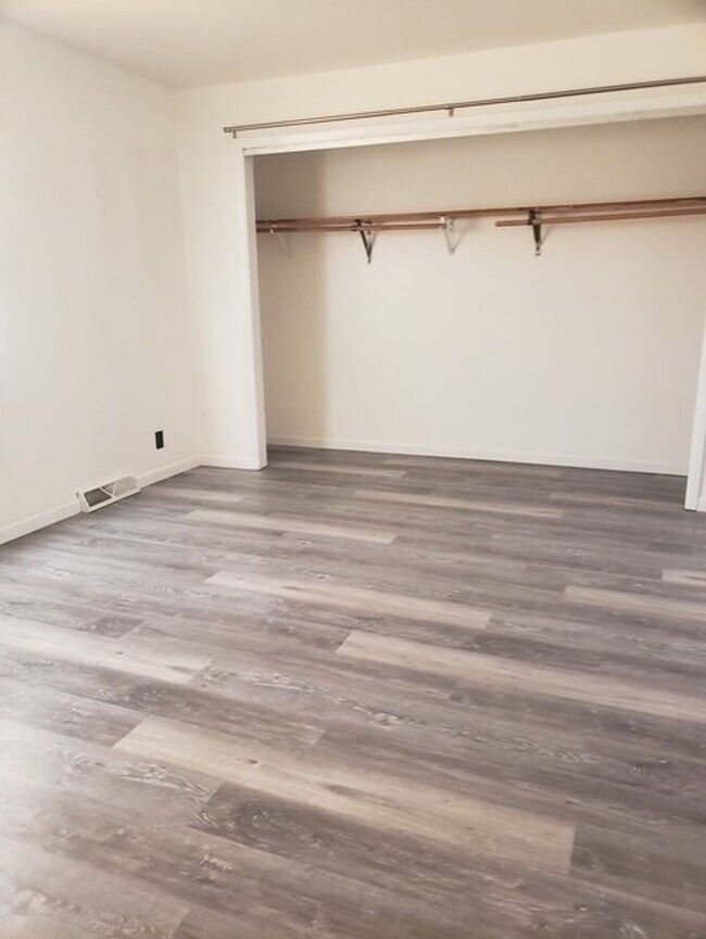 Building Photo - 6910N43rdM(723)