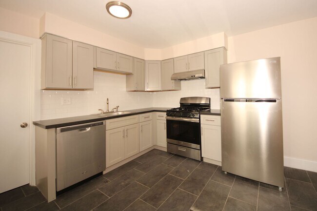 Building Photo - fully renovated 1 bed in Waltham no broker fee