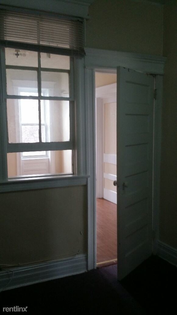 Building Photo - 2 br, 1 bath  - 7508 61st St 2nd Fl