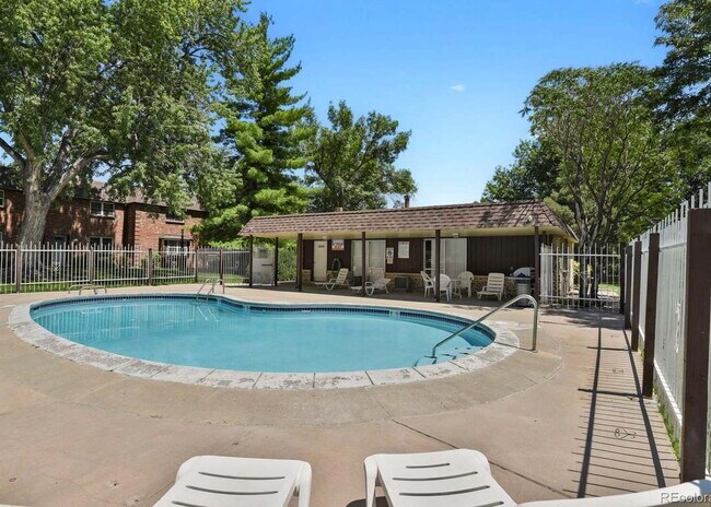 Foto del edificio - Great Littleton Location!! (56LO)
